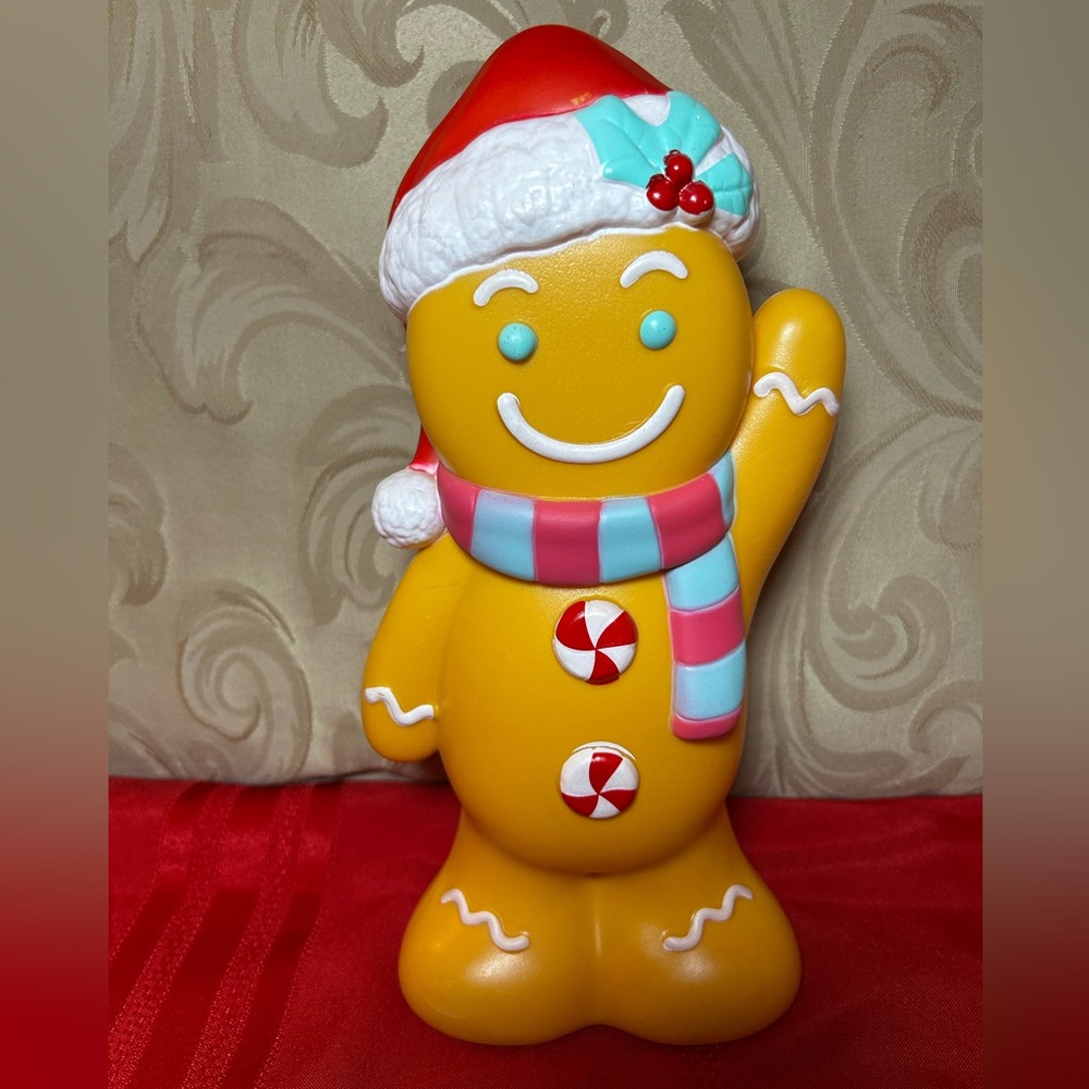 NWOT Gingerbread in Red Santa Hat Holiday Time Tabletop Blowmold 11”